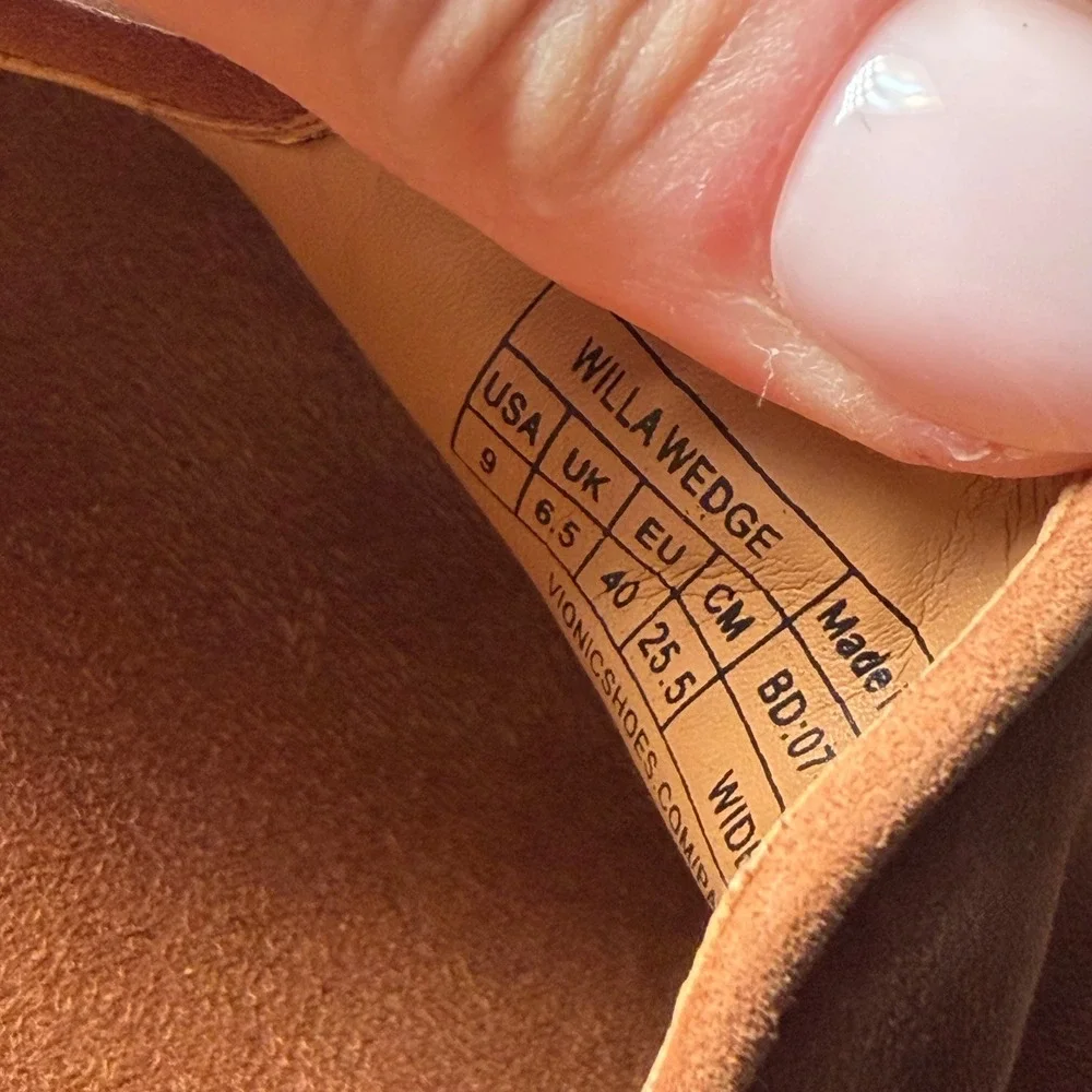 Vionic Willa Wedge Loafers Tan Suede Water Repellent Lug Sole Shoes Womens 9